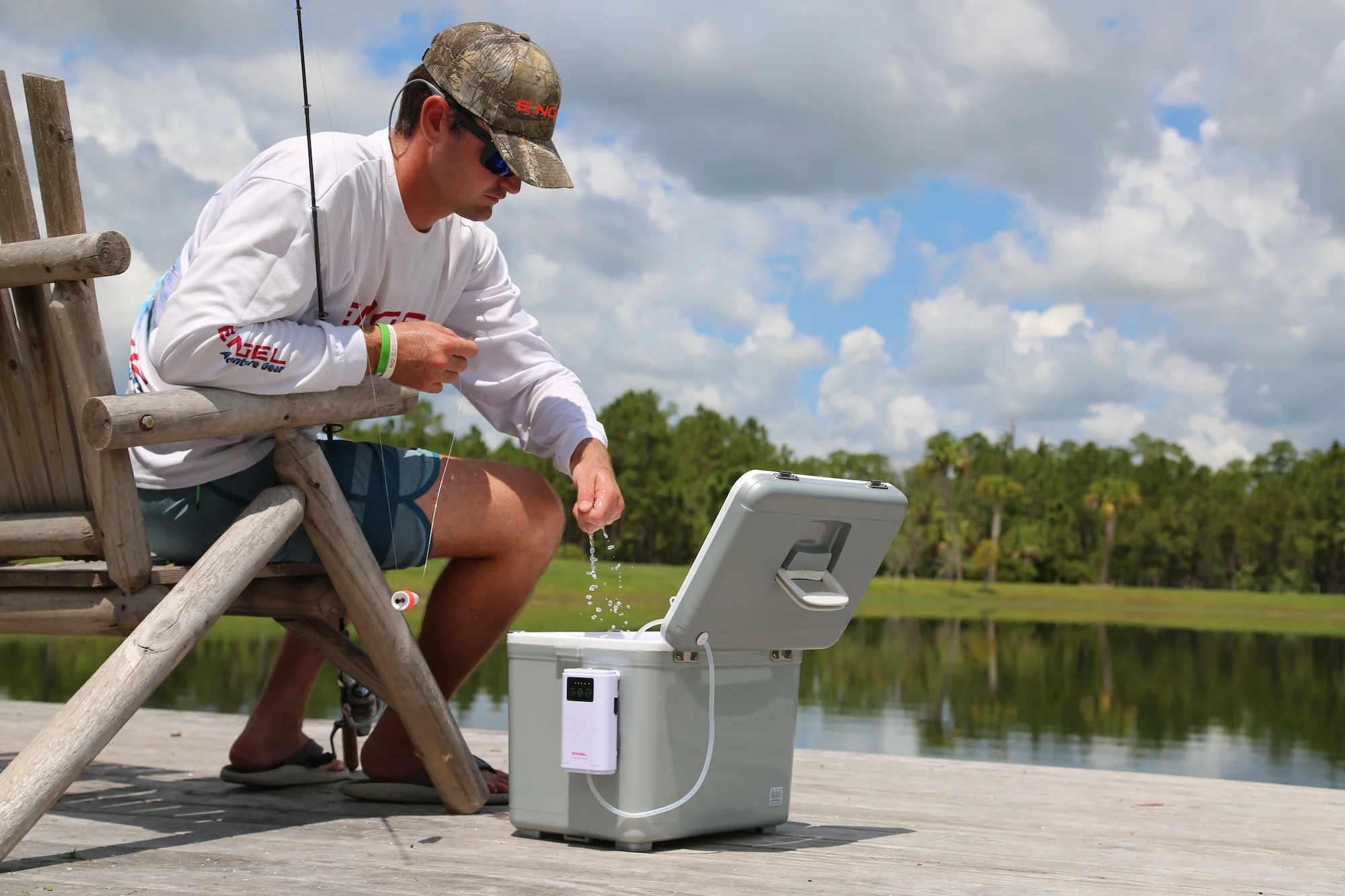Engel 13Qt Live bait Pro Cooler with AP3 Rechargeable Aerator & Stainless Hardware - Image 12